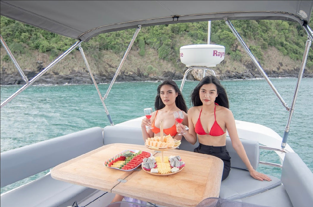 Aladin: 49-foot motor yacht