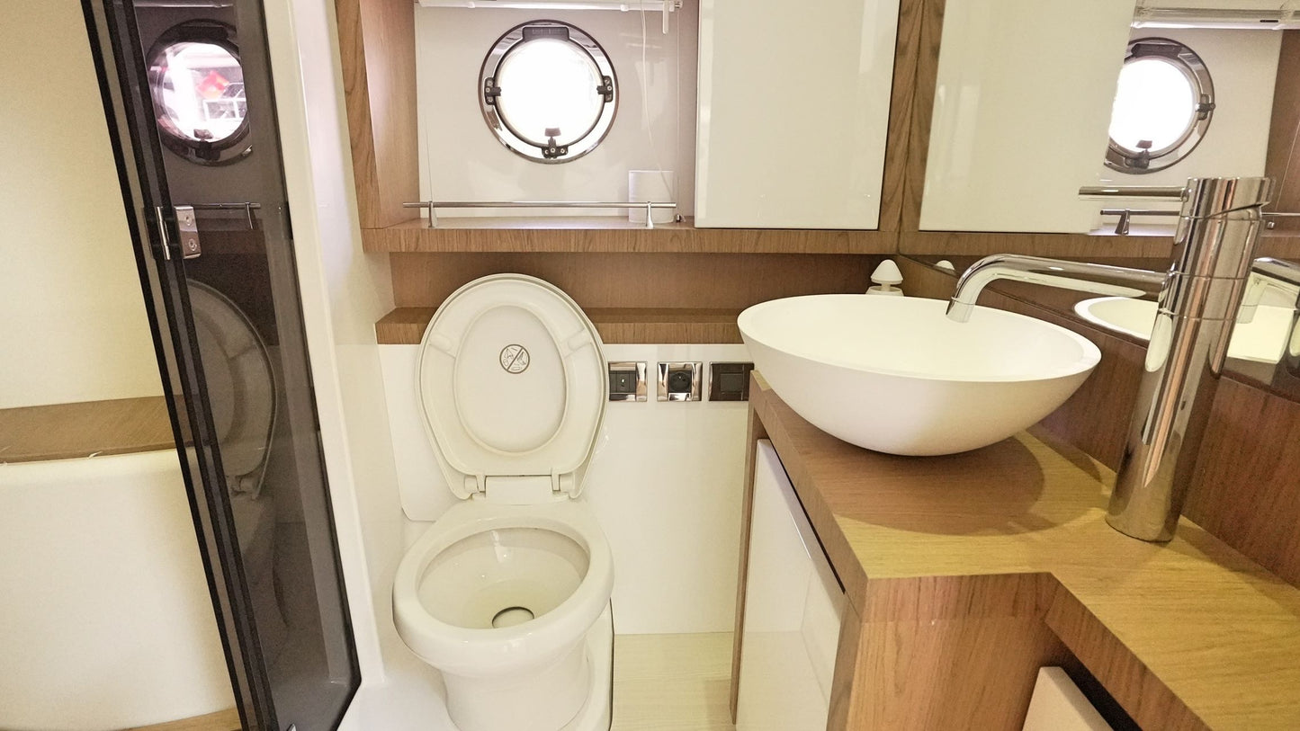 Aladin: 49-foot motor yacht