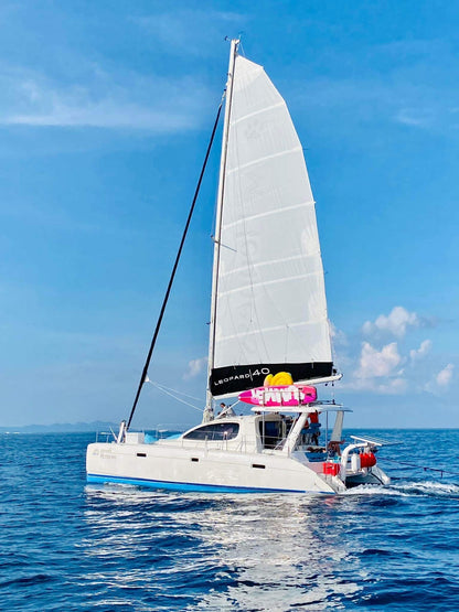 Hennessy, 40-foot catamaran