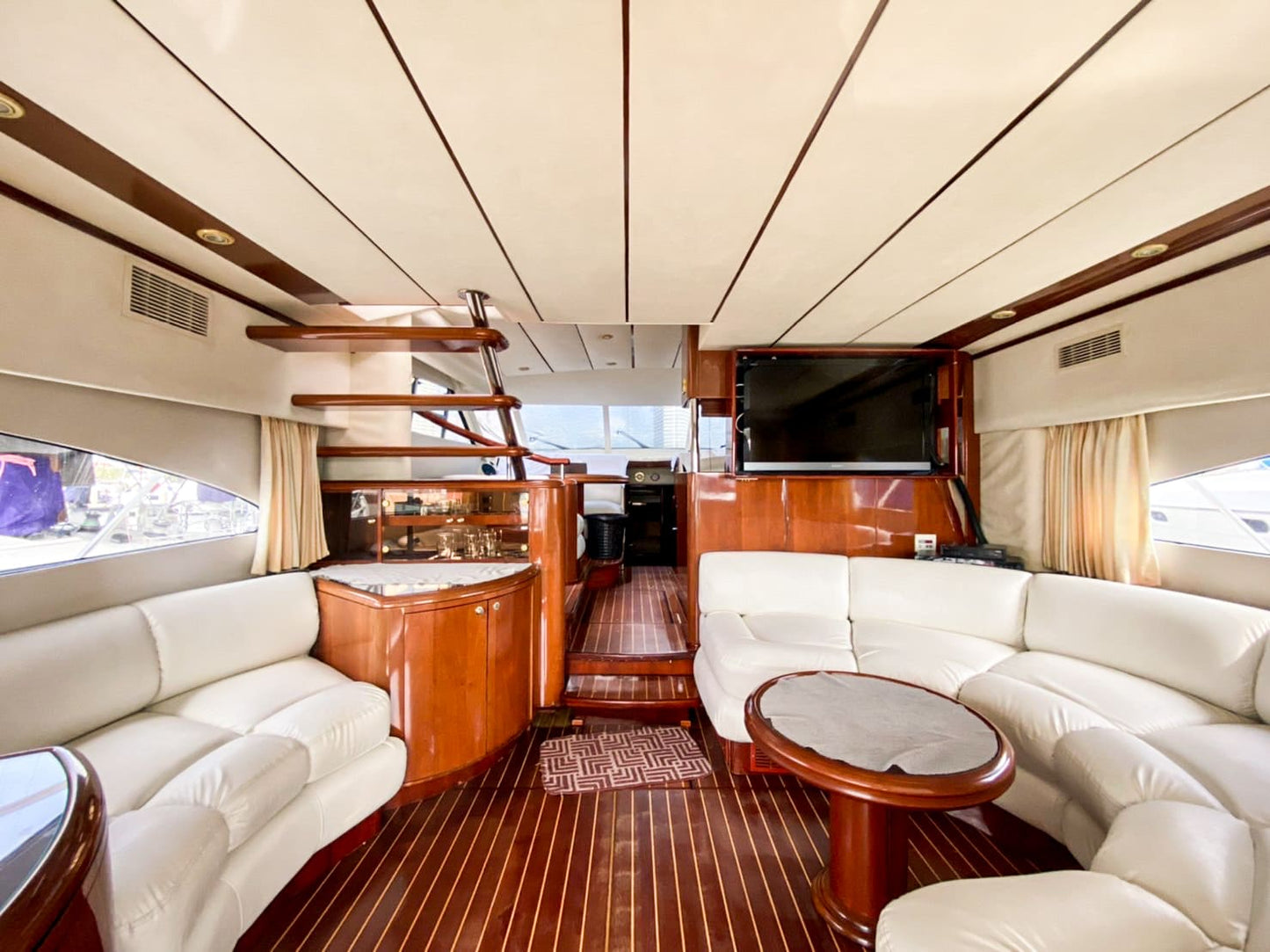 เรือยอชต์มอเตอร์ขนาด 55 ฟุต